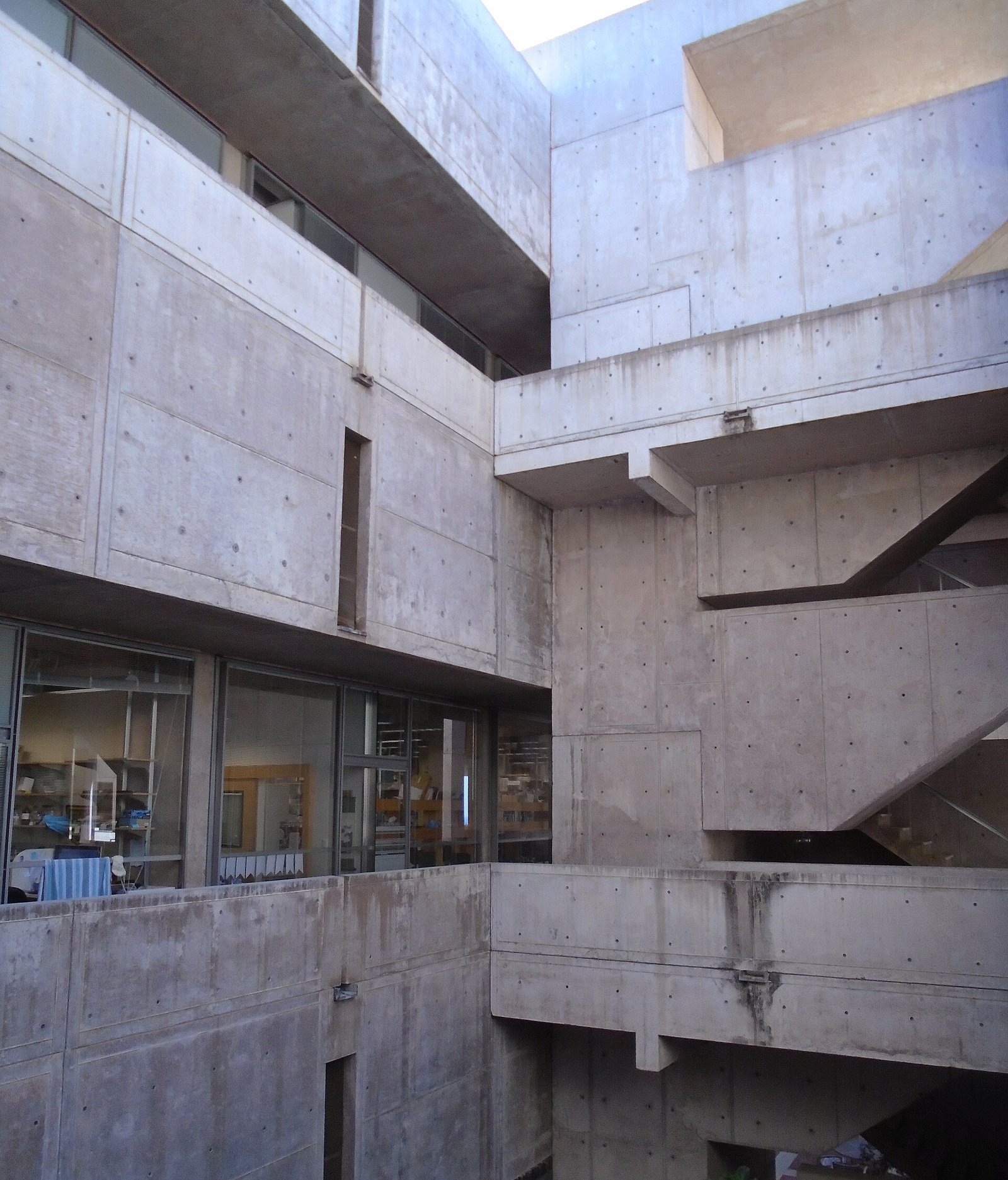 Light well and concrete geometry inside the Salk Institute south laboratory building.